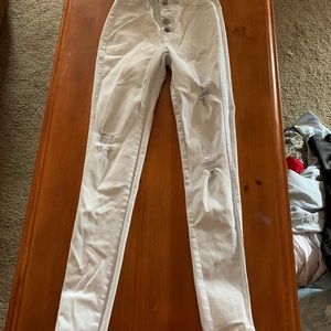 Distressed skinny jeans